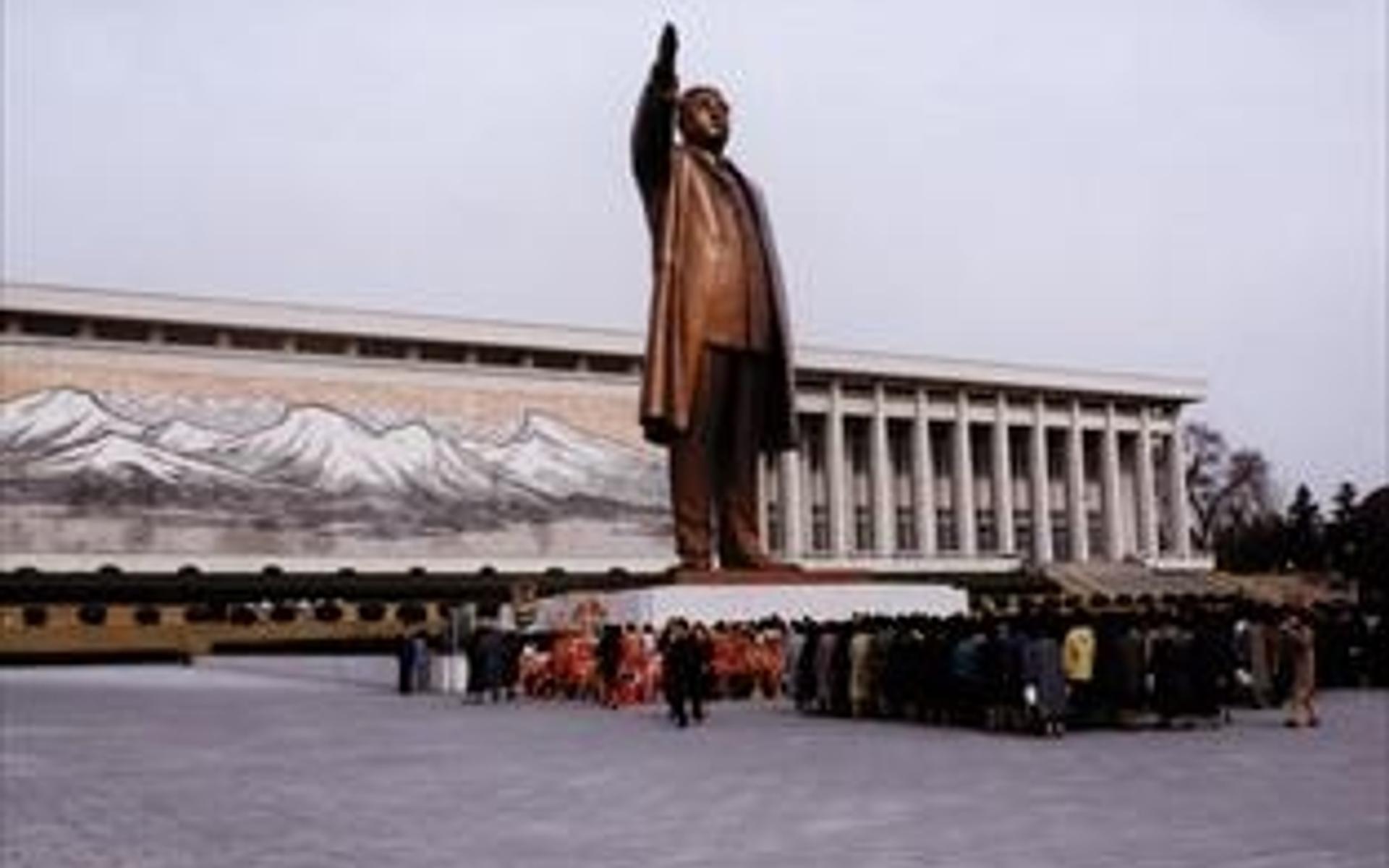 In Nordkorea fordert Kim Jong-Il für sich und seinen verstorbenen Vater Kim Il-Sung götzengleiche Vereehrung. (Fotos: Open Doors