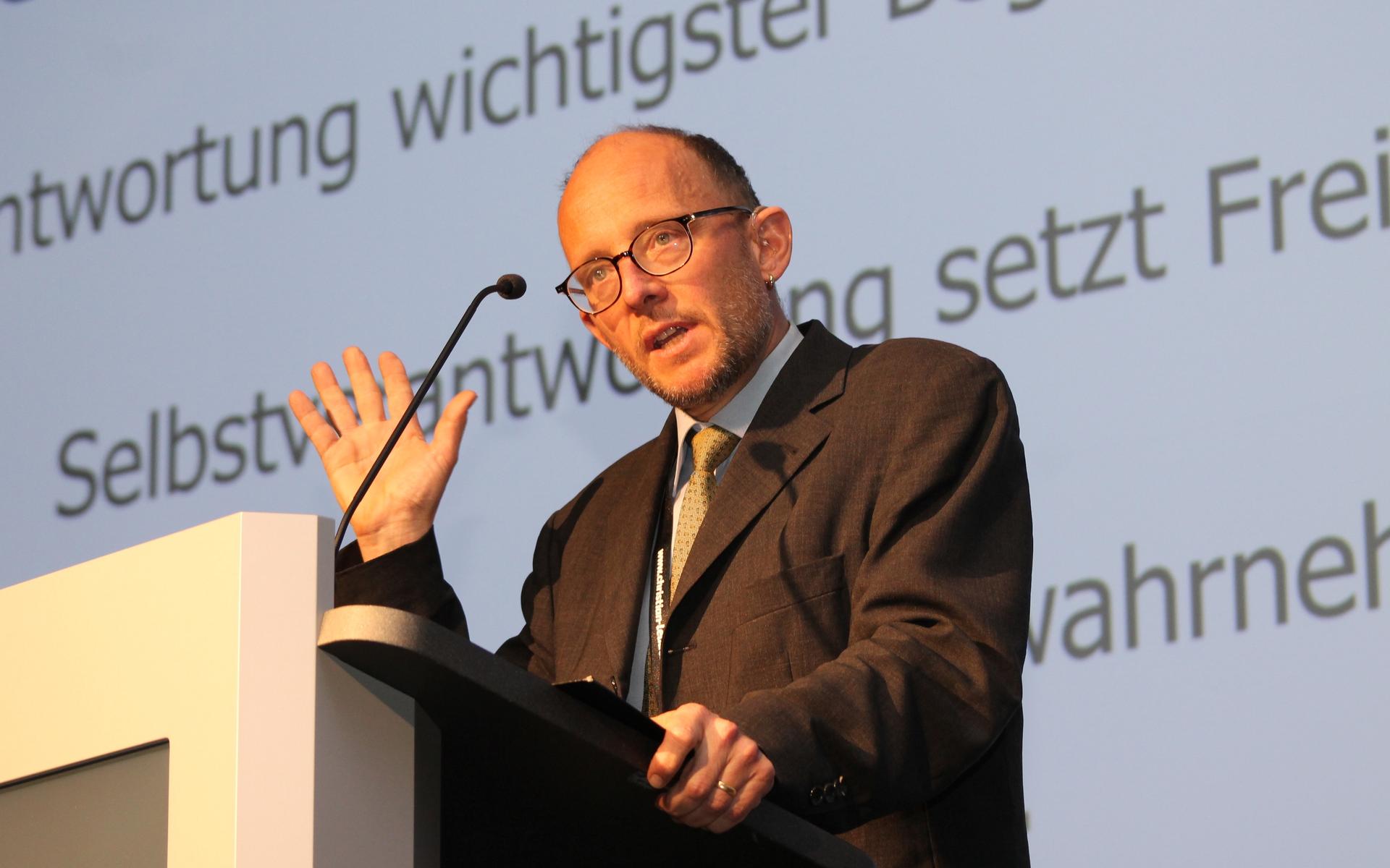 Ralph Kunz während seinem Referat am Forum für christliche Führungskräfte