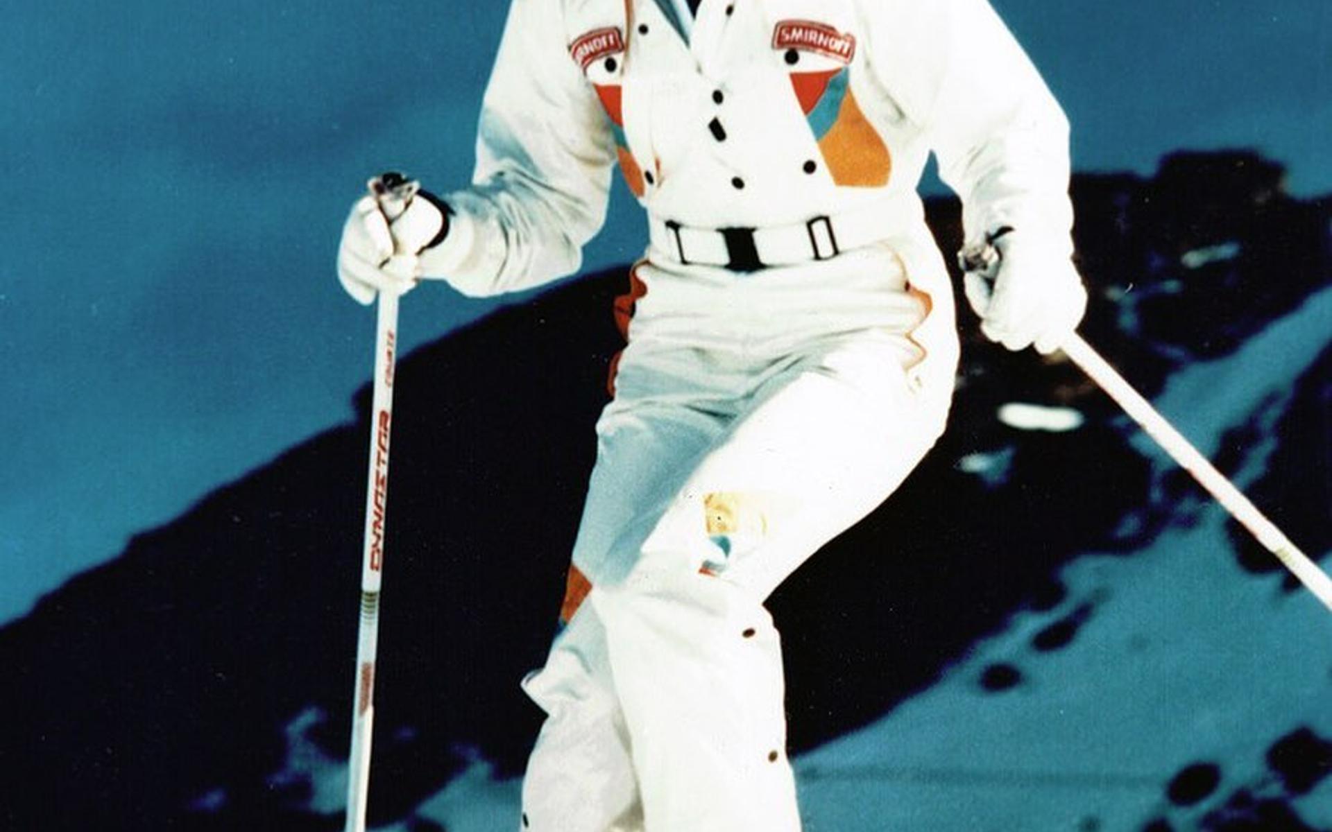 Iona Rossely als Skifahrerin