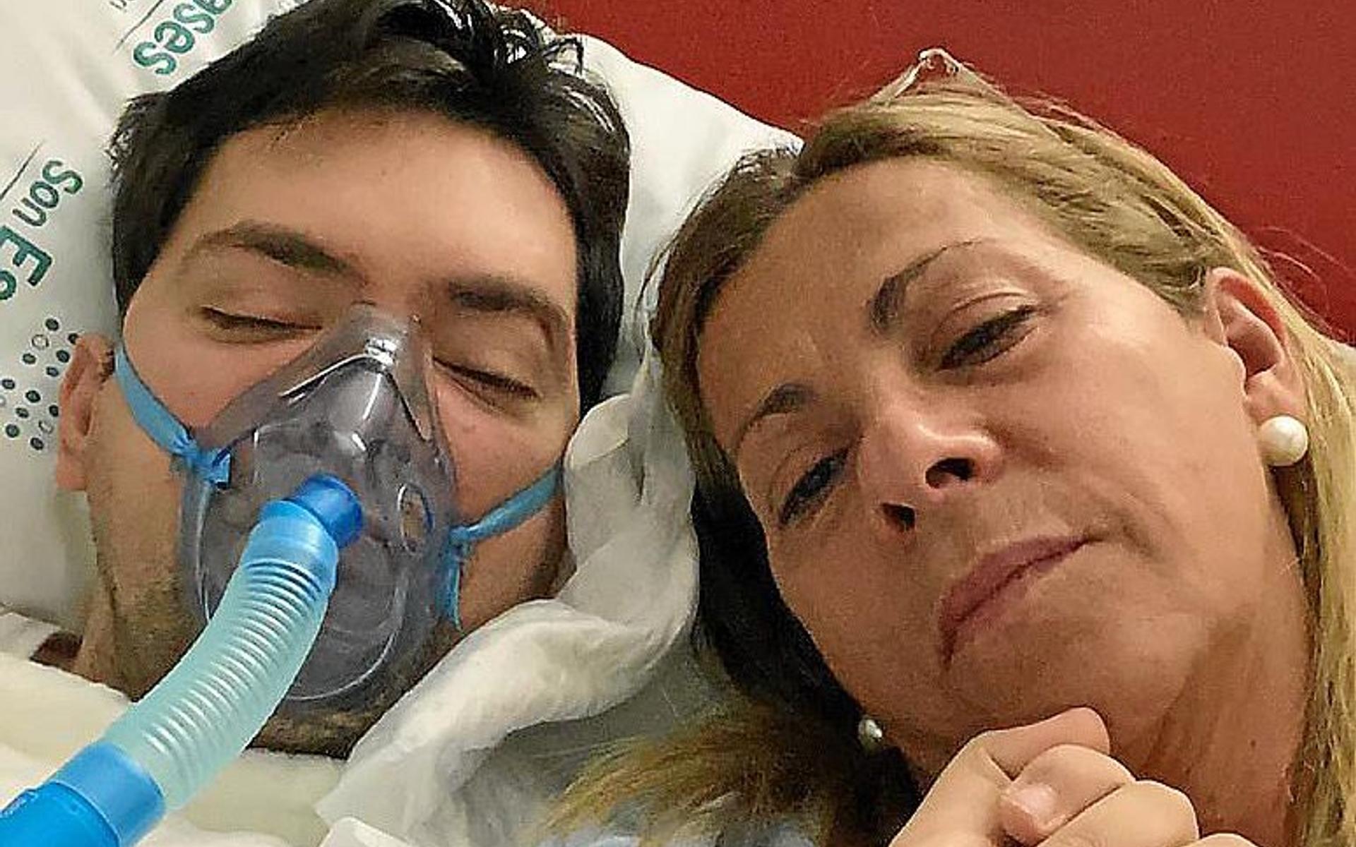 Sohn und Mutter im Krankenhaus