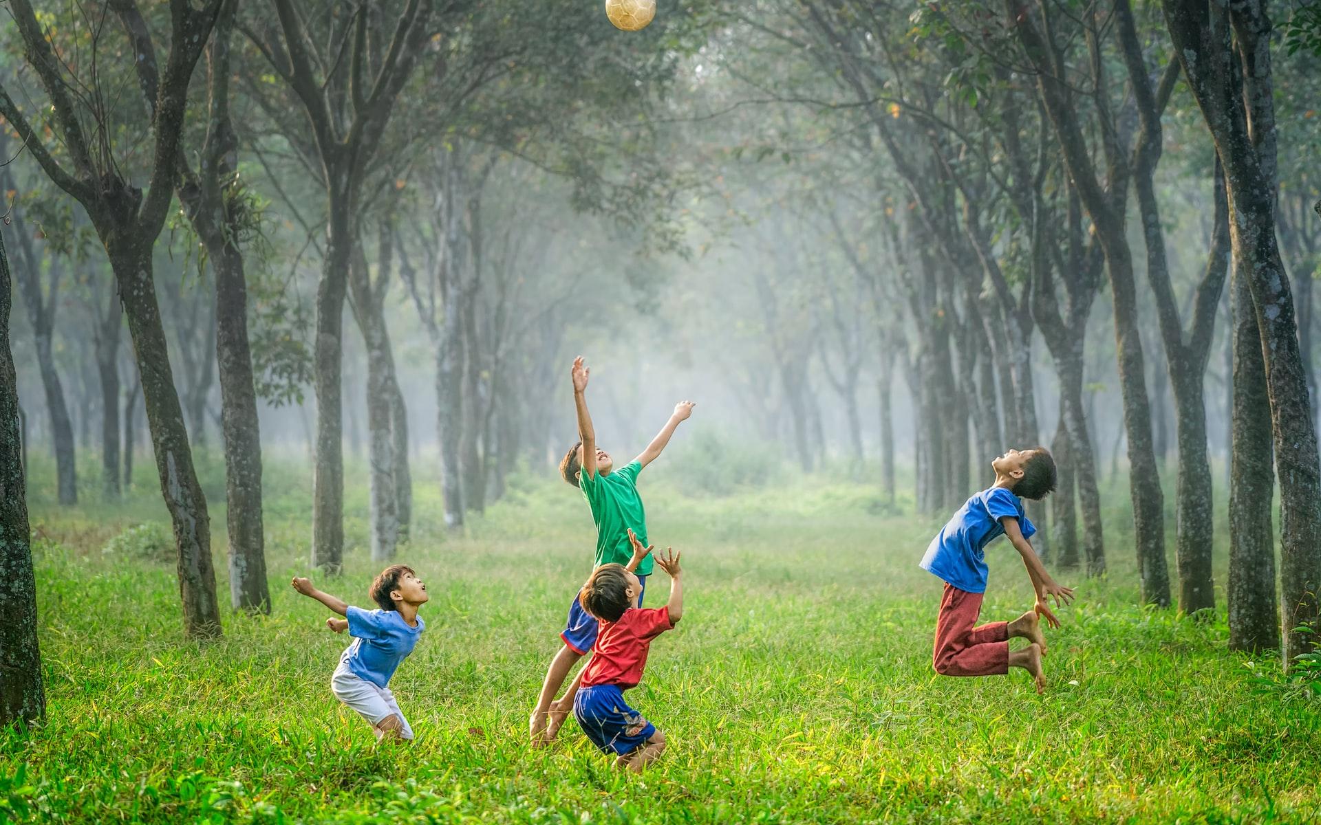 Spielende Kinder