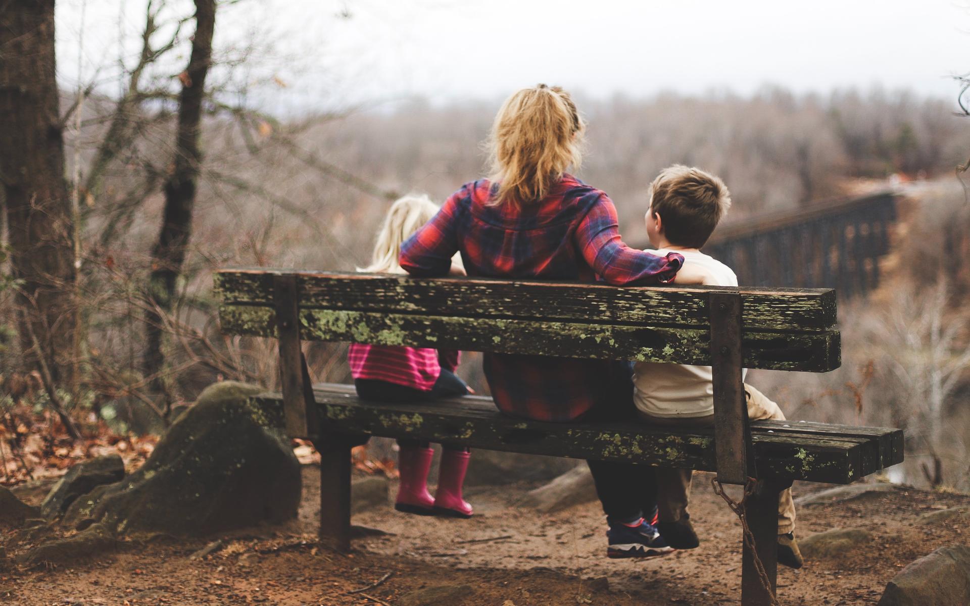 Mutter mit Kindern