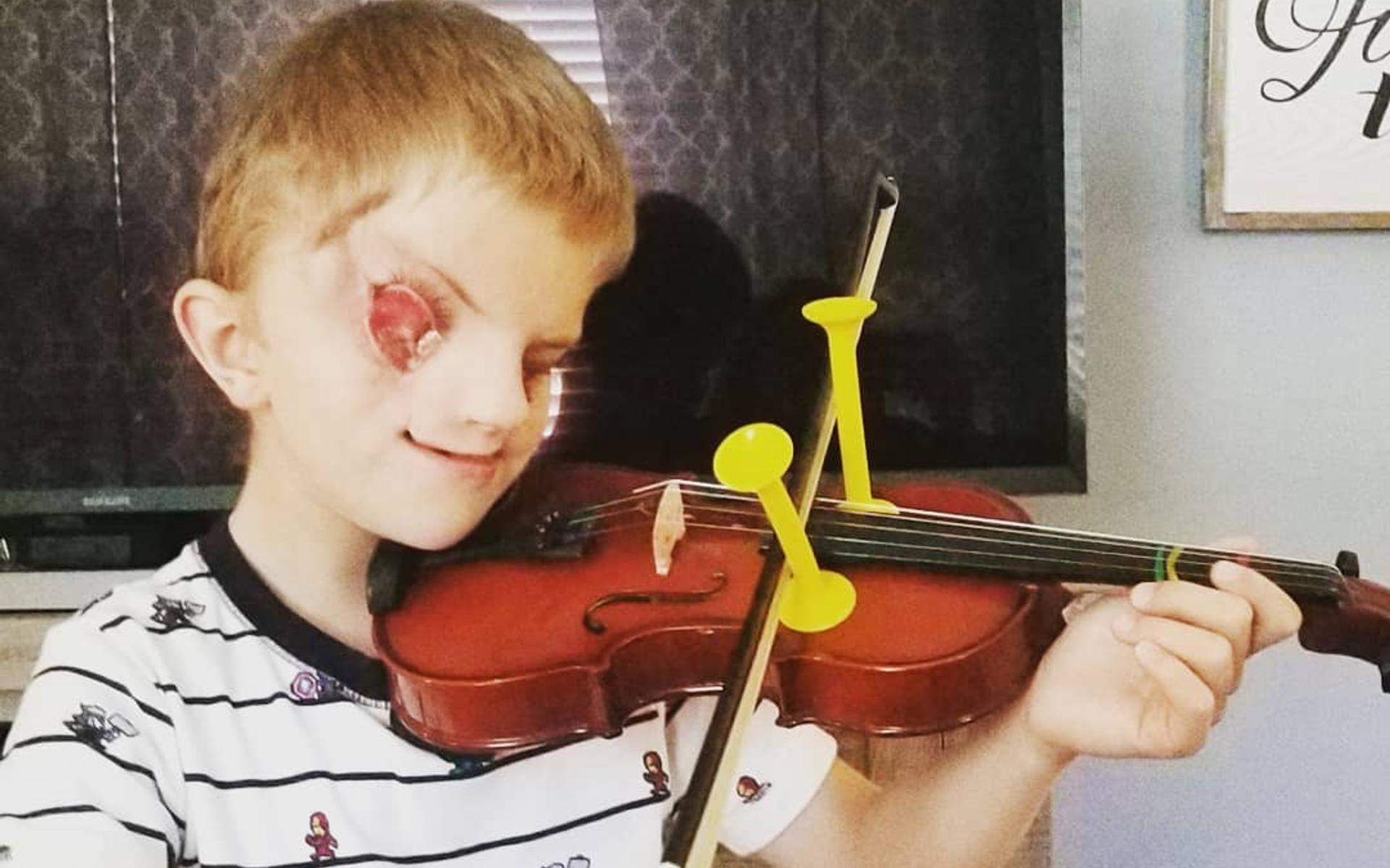Christian lernt heute Geige spielen