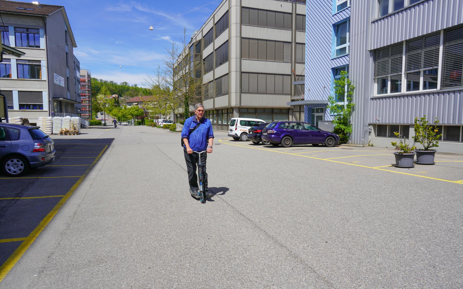Colin auf dem Weg zum Gottesdienst