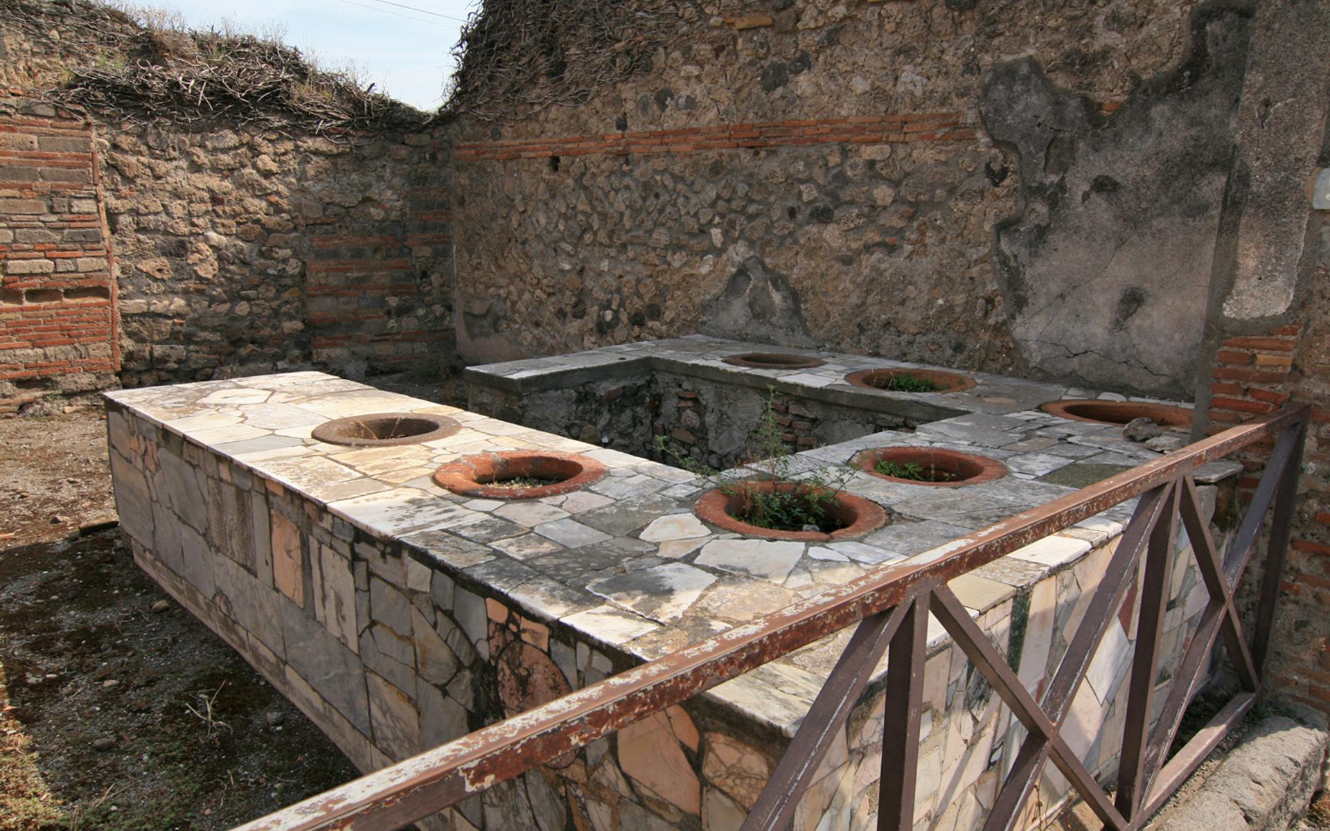 Überreste eines Thermopoliums in Pompeji