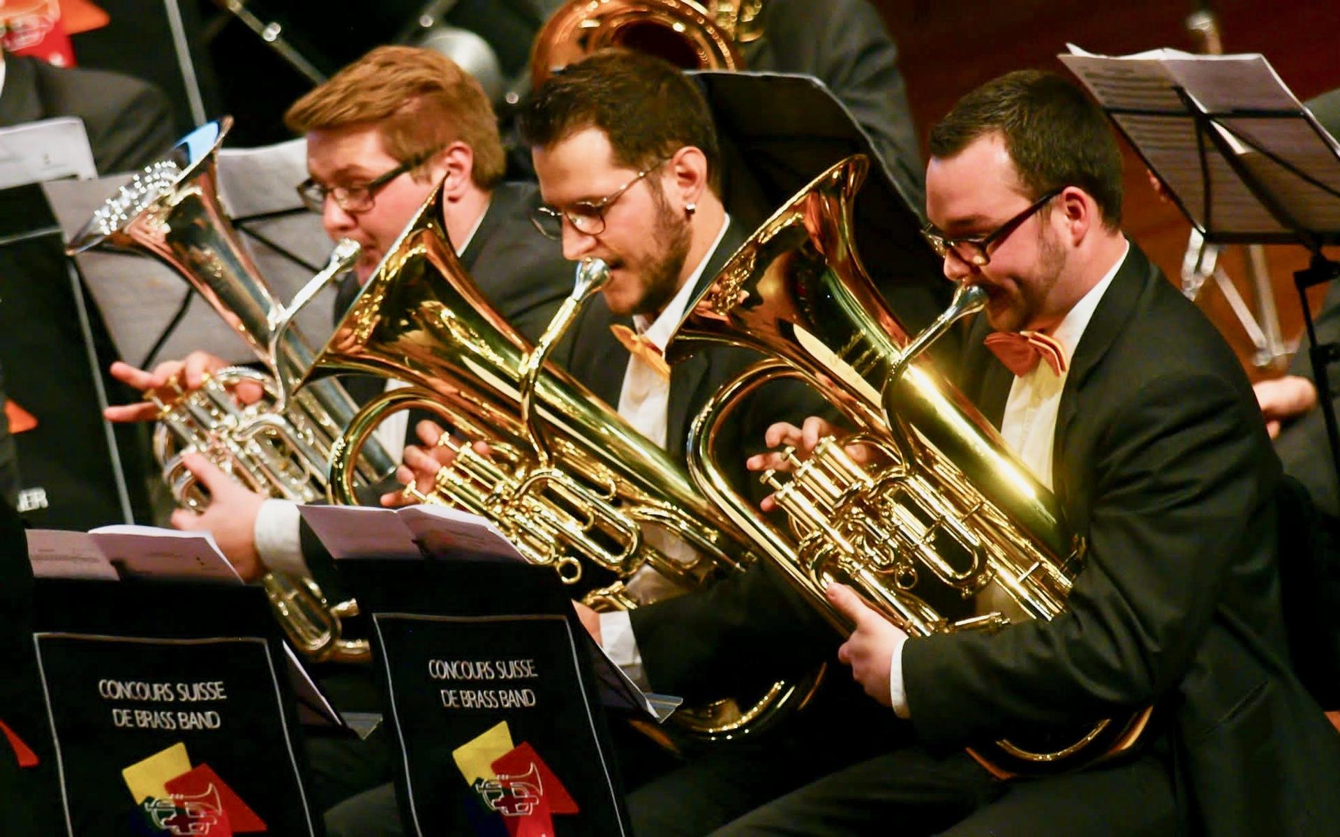 Adrian in der Brassband (in der Mitte)