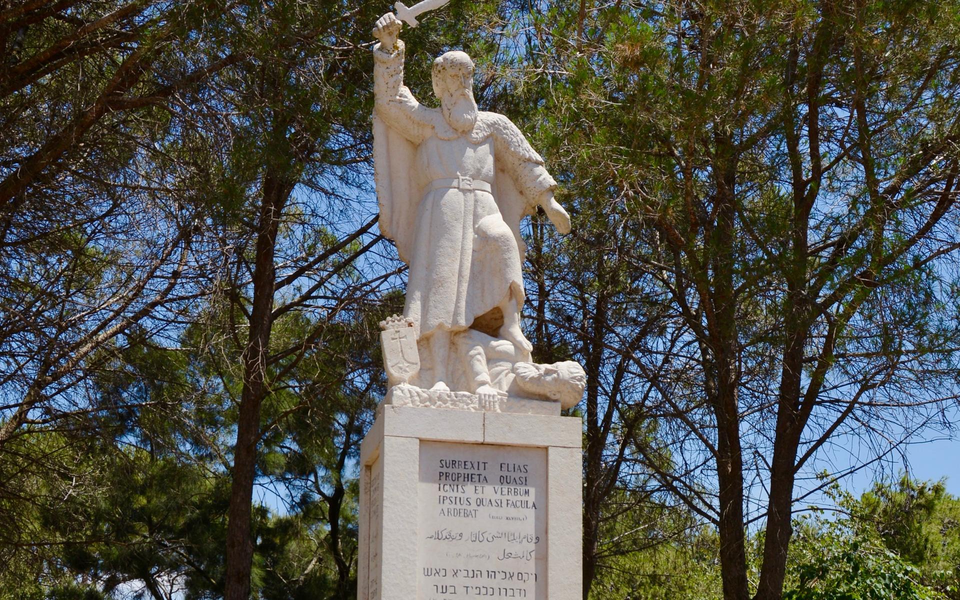 Elia-Statue auf dem Berg Karmel im Norden Israels