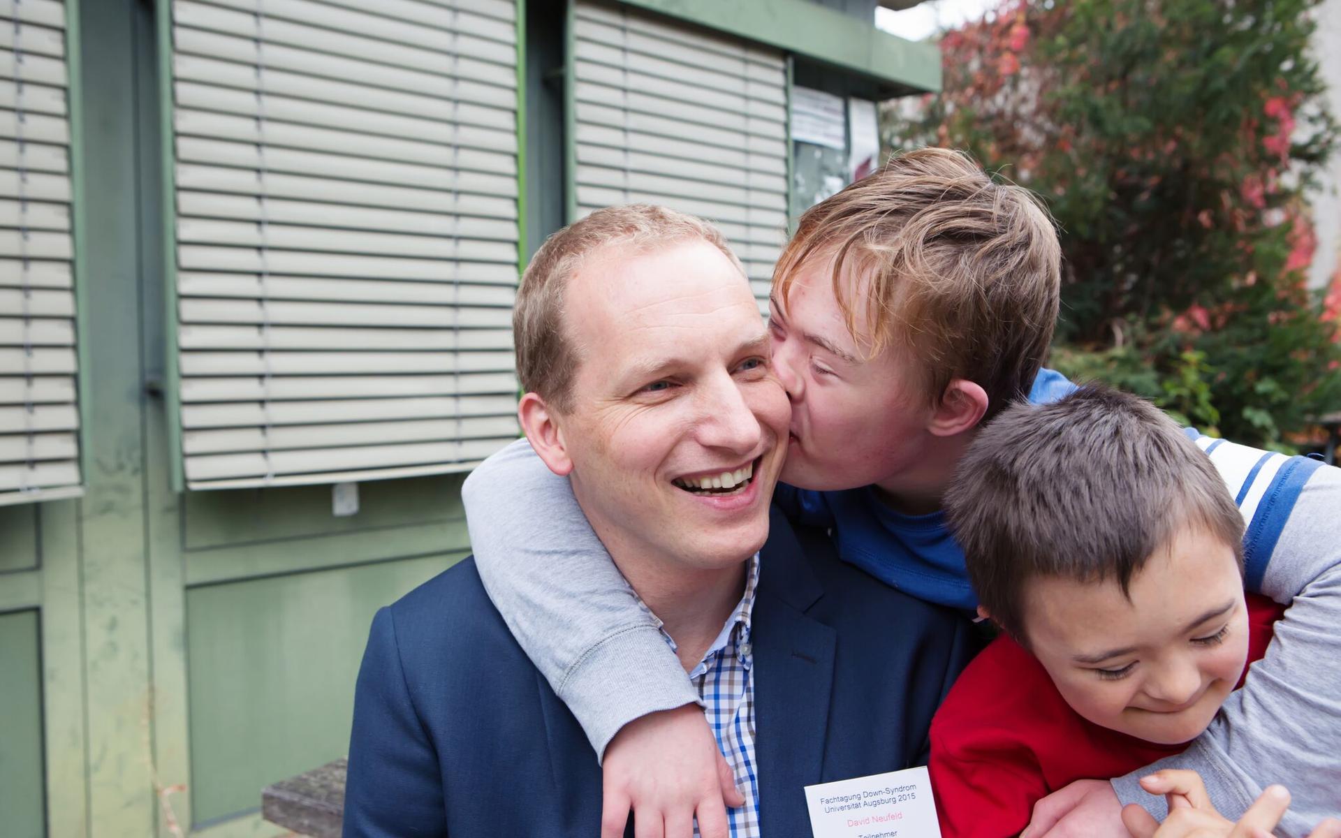 David Neufeld mit Alexander und Samuel