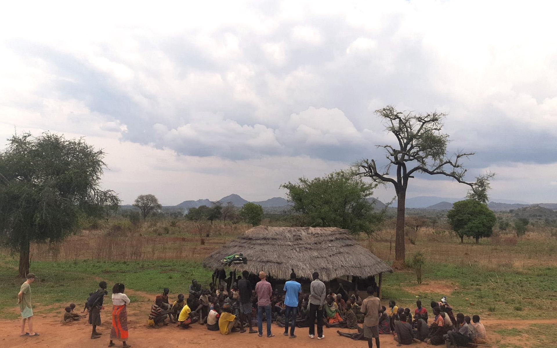 An einem düsteren und dürren Ort in Uganda