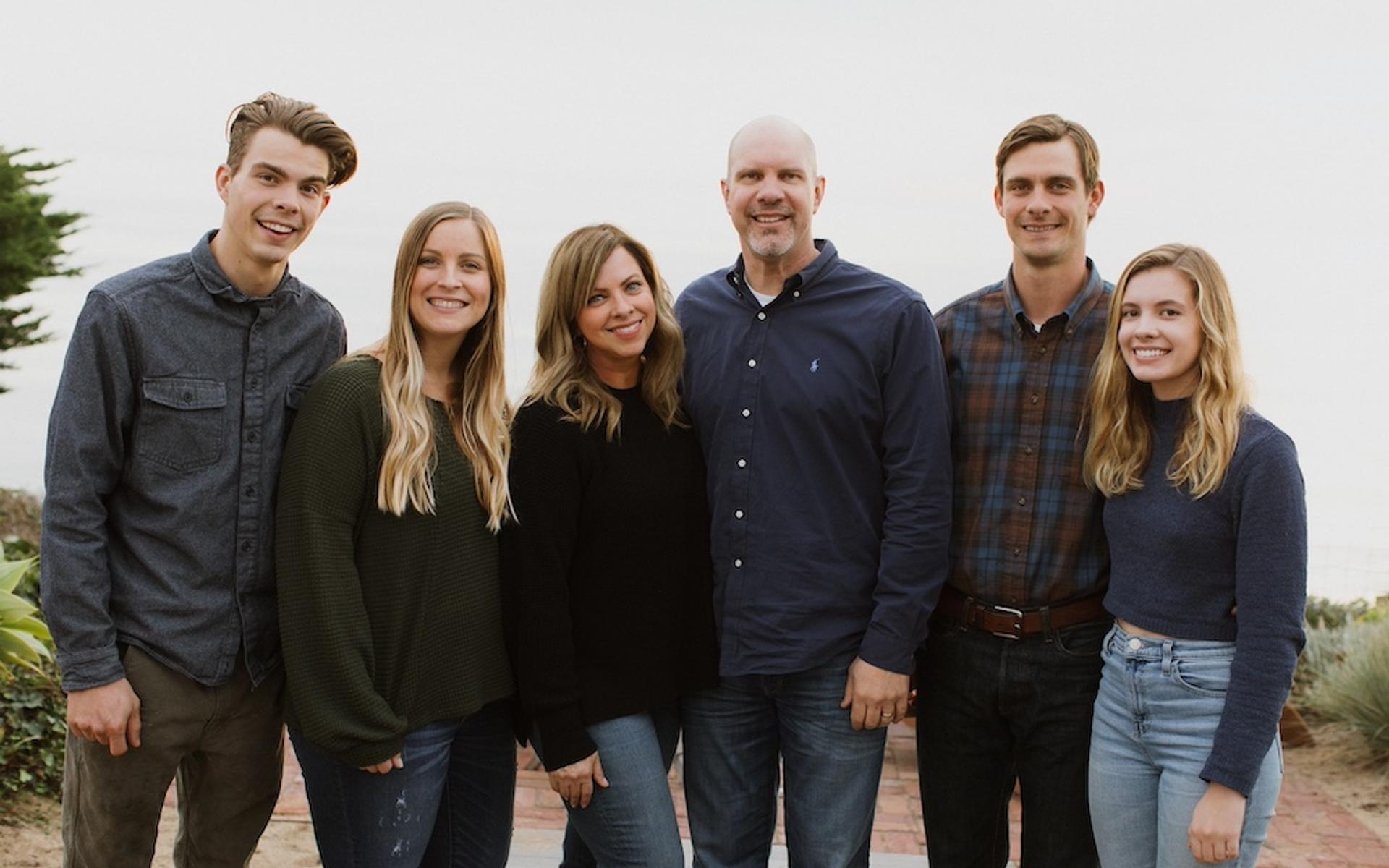 Erin Nelson mit ihrer Familie vor dem Tod von Carter (ganz links)