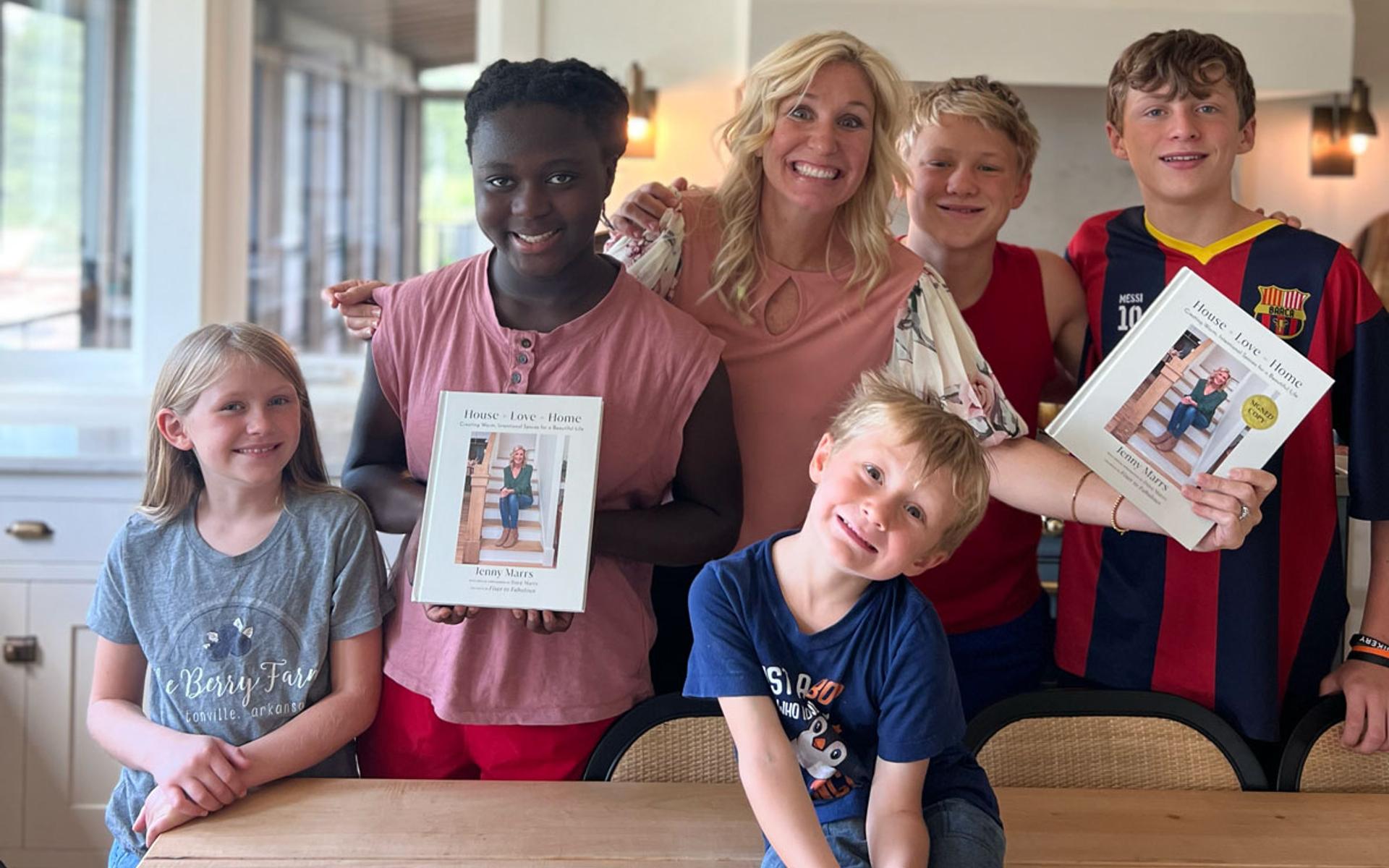 Jenny mit ihren fünf Kindern