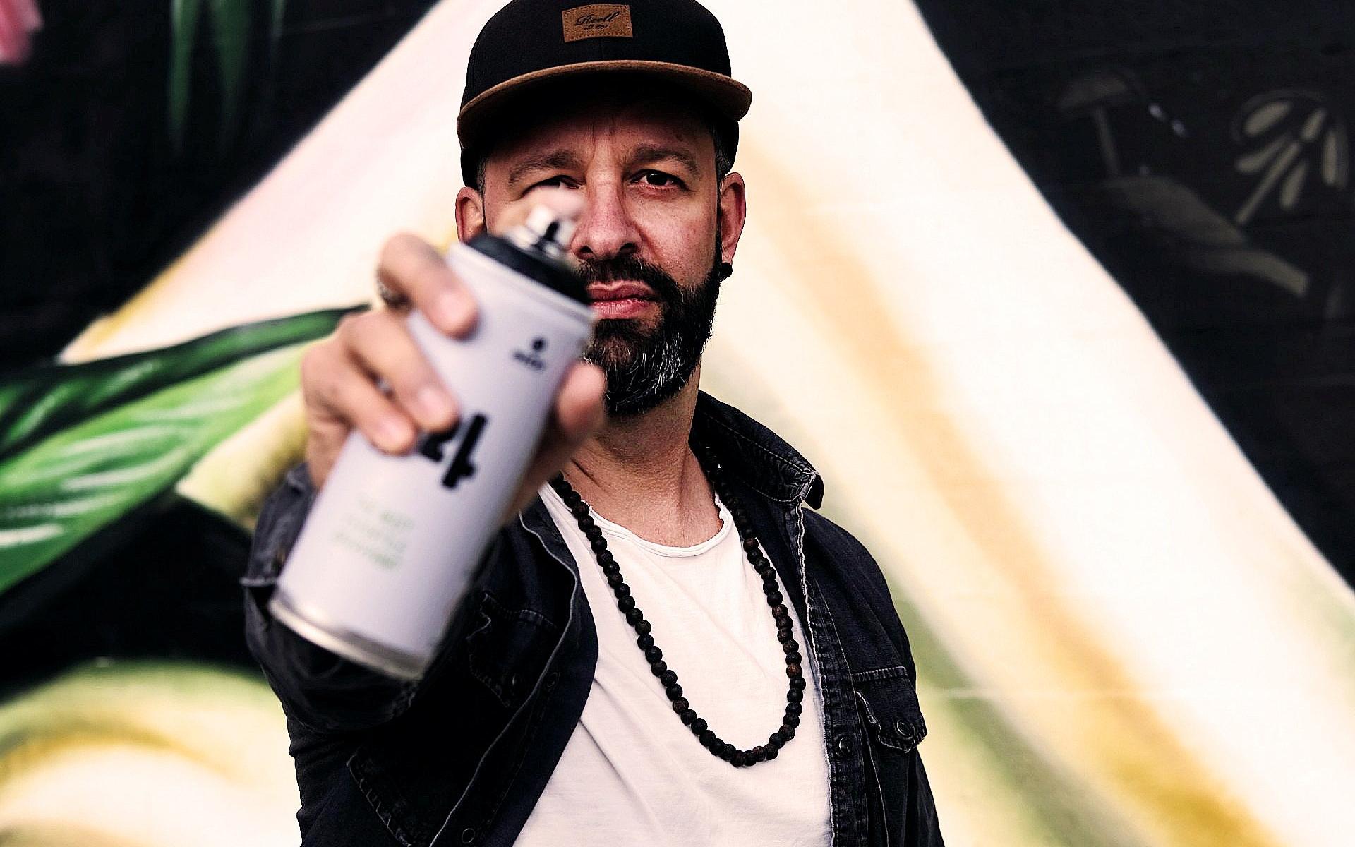 Marcel mit Spraydose