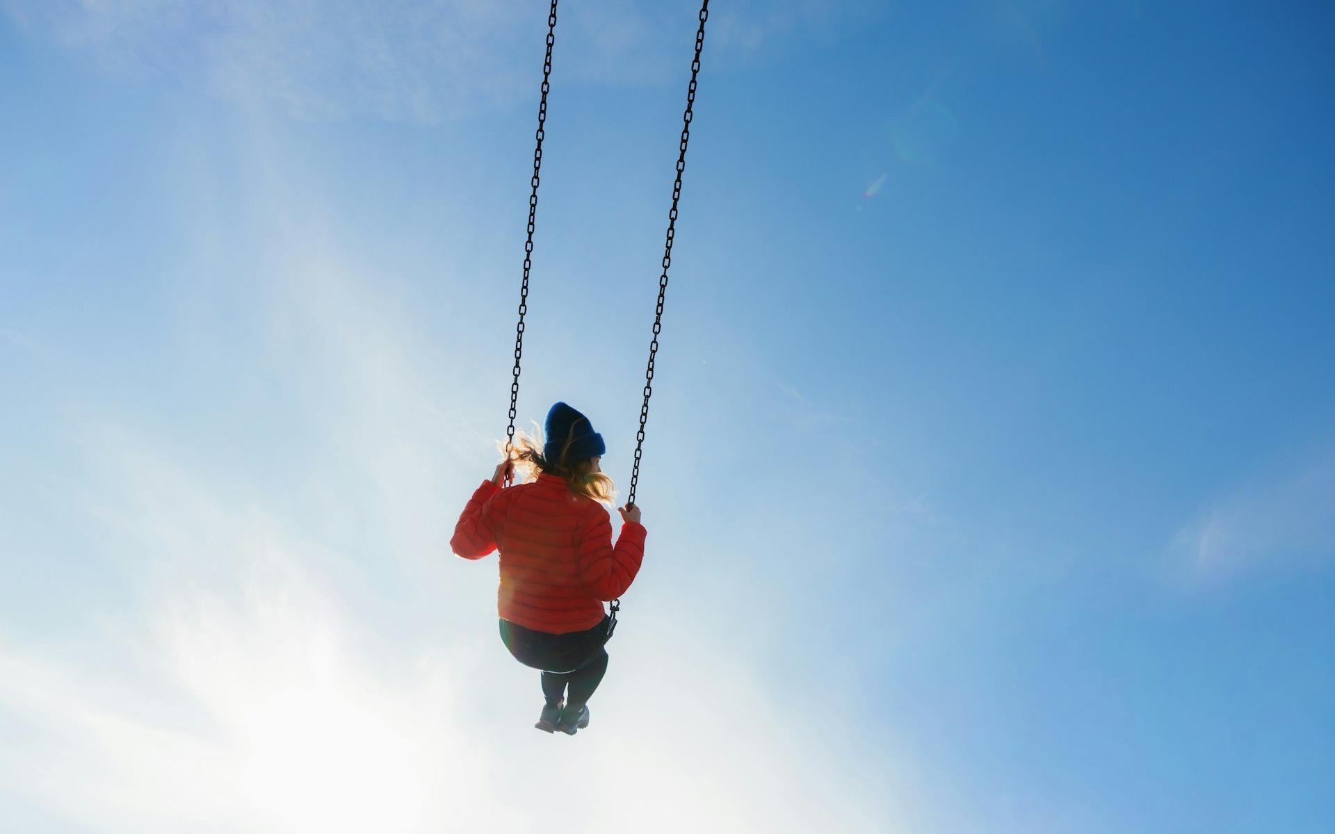Person schwingt durch die Luft