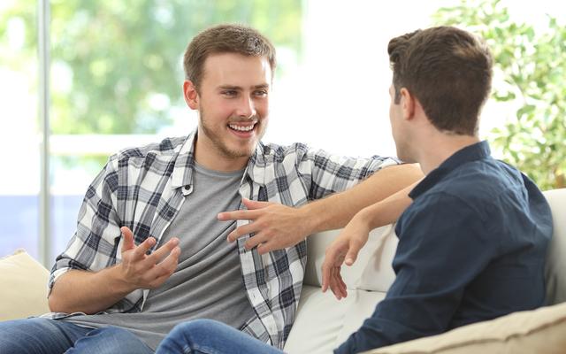 Zwei Freunde im Gespräch