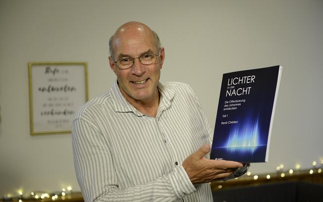 René Christen mit seinem Buch