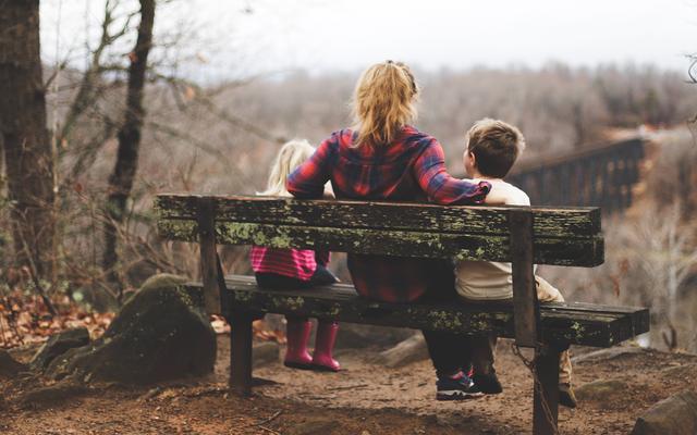 Mutter mit Kindern