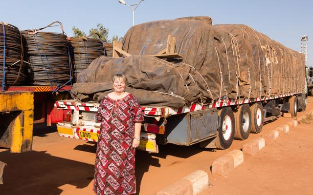 Missionarin Katee Sheppard betet für LKW-Fahrer