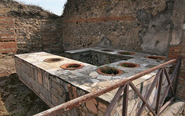 Überreste eines Thermopoliums in Pompeji