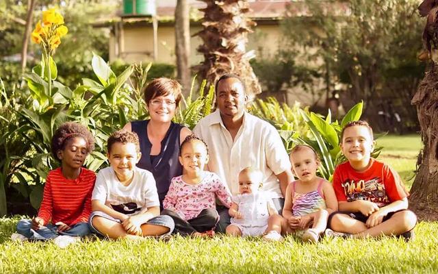 Argaw Ayele mit seiner Familie
