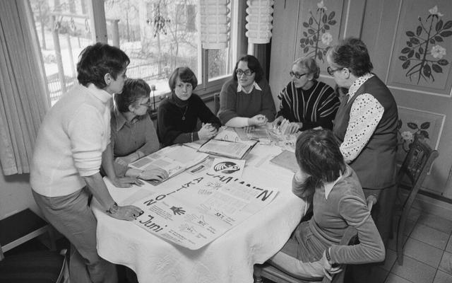 Die Bananen-Frauen beim planen einer Aktion.