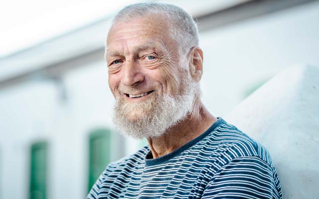 Ein glücklicher alter Mann