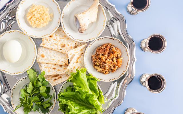 Traditionelles Essen zum jüdischen Pessach-Fest 