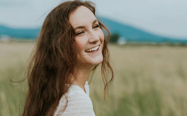 Glückliche Frau