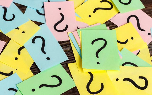 Post-its mit Fragezeichen