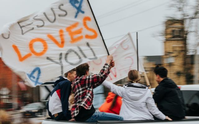 Junge Erwachsene gehen immer wieder auf die Strasse, um die wertschätzende Liebe Gottes zu verkünden
