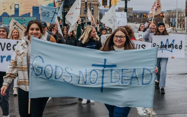 Lasst uns gemeinsam zum Glauben stehen